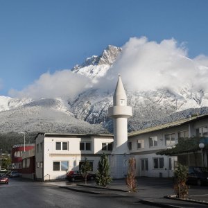 Telfs, Tirol, Eyüp-Sultan-Moschee mit Gebetsturm