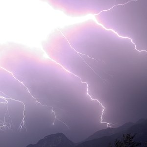 Blitze über Innsbruck