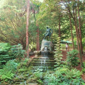 Medium 'Vinzenz Priessnitz-Brunnen im Wiener Türkenschanzpark im 18. Bezirk' in der Kategorie 'Brunnen in Wien'