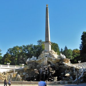Obeliskbrunnen im Schönbrunner Schlossgarten in Wien