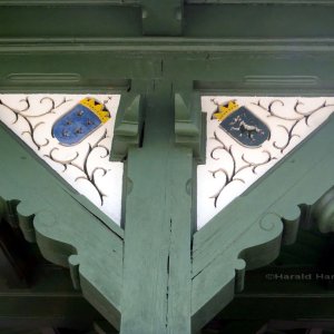 Wappen am Bahnhof