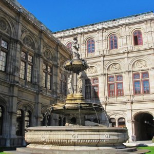 Opern – Brunnen am Wiener Opernring