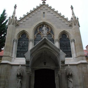Kirchenportal Karmel Mayerling