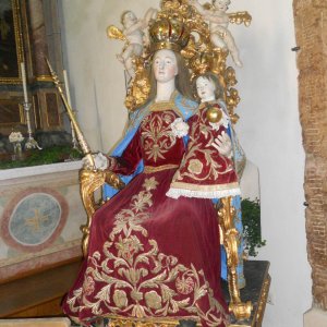 Medium 'Thronende Madonna, Kitzbühel' in der Kategorie 'Skulpturen, Bildhauerei'