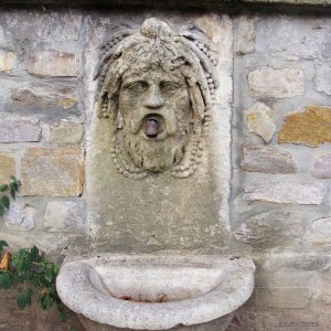 Wandbrunnen Vorplatz der Pötzleinsdorfer Kirche