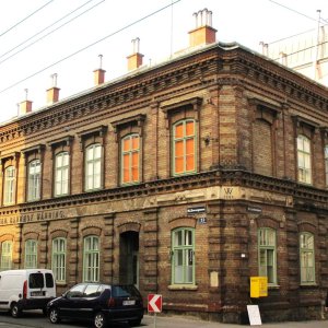 Verwaltungs- und Wohngebäude