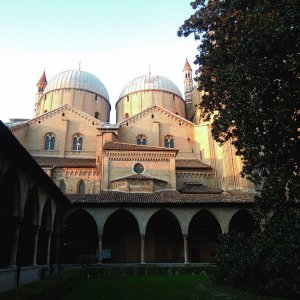 Basilika des Hl.Antonius von Padua - Kreuzgang