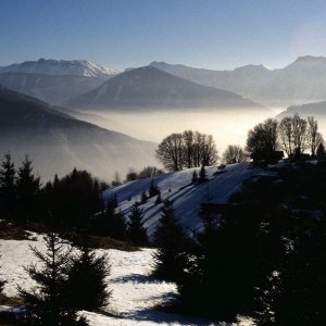 Beim Bergwandern in den Alpen