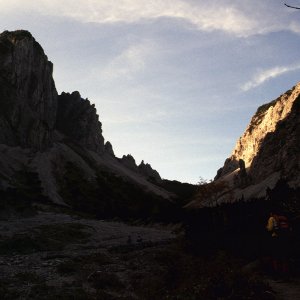 Beim Bergwandern in den Alpen