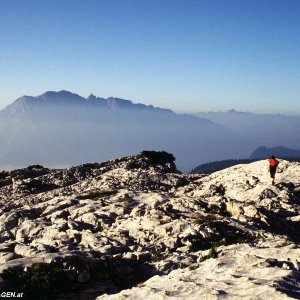 Beim Bergwandern in den Alpen