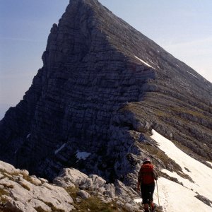 Beim Bergwandern in den Alpen