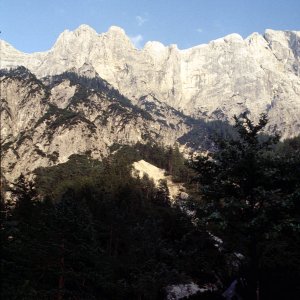 Beim Bergwandern in den Alpen