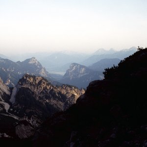 Beim Bergwandern in den Alpen