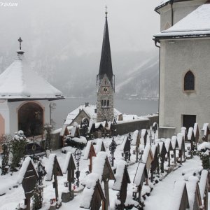 Der Friedhof  von Hallstatt im Winter