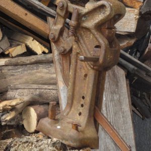 Medium 'Dengelmaschine' in der Kategorie 'Landwirtschaft - Historische Arbeitsgeräte und Arbeitstechniken'