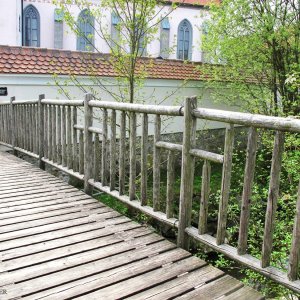 Holzbrücken-Geländer