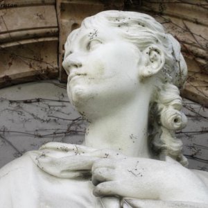 Detail altes Grabdenkmal, Schloss Aigen