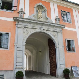 Portal des Maierhofs