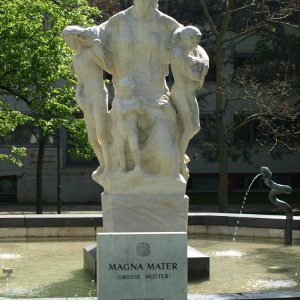 Magna Mater-Brunnen 3