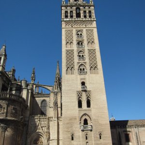 Sevilla: die Giralda - eine Wetterfahne gibt dem Turm den Namen