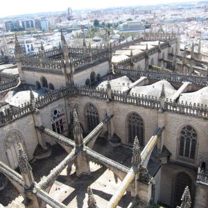 Sevilla - die Kathedrale: Dachlandschaft