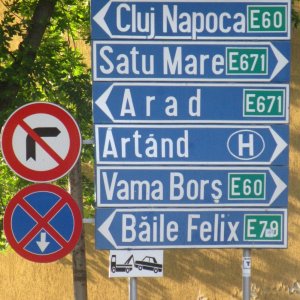 Straßenhinweisschilder im Stadtgebiet von Oradea
