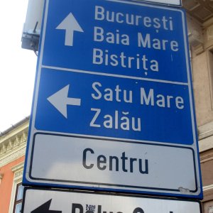 Straßenhinweisschilder im Stadtgebiet von Cluj-Napoca