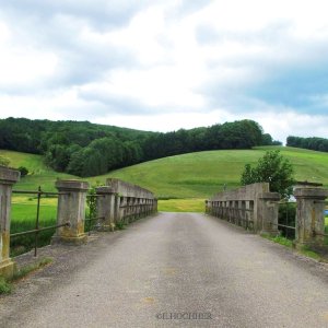 Straßenbrücke