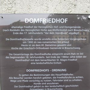 Dom- und St. Magnifriedhof Hinweistafel, Braunschweig