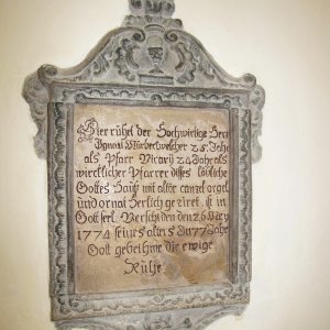 Priestergrabstein Pfarrkirche Heidenreichstein