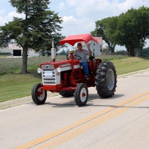 Traktor International 460