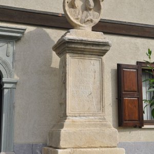 Römischer Grabstein in Camporosso (Tarvisio-Italien)