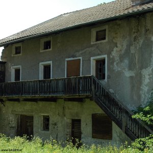 Bauernhaus mit Plumpsklo