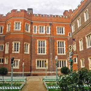 Chapel Court in Hampton Court Palace (London)