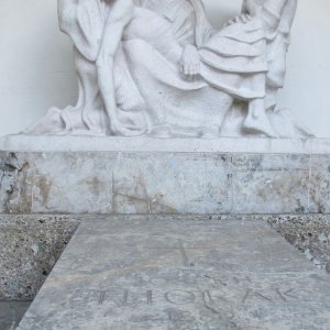 Josef Thorak-Grab, Friedhof St.Peter