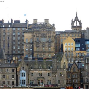 Princess Street- Blick auf die Altstadt von Edinburgh.