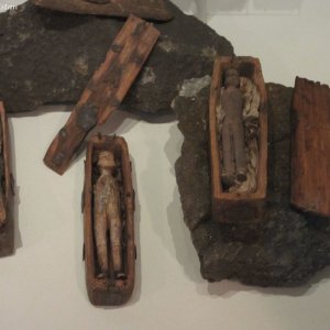 Arthur´s Seat coffins, Schottisches Nationalmuseum Edinburgh