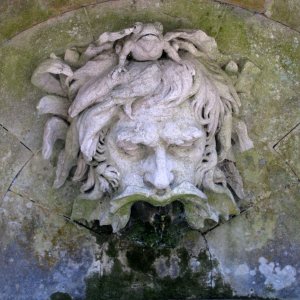 Hermesvilla, Detail Brunnen
