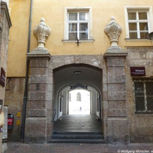 Innsbruck Durchgang Stiftgasse Franziskanerplatz