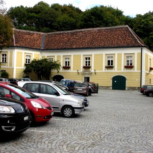 Stift Heiligenkreuz, Wirtschaftsgebäude