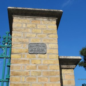 Konscriptionsnummer Eingangstor Matzleinsdorfer Friedhof