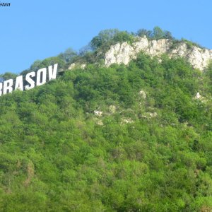 Brasov- Schriftzug am Berg Tampa über der Stadt