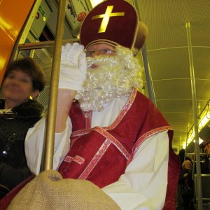 Nikolo fährt U-Bahn