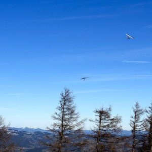 Zwei Hängegleiter Piloten