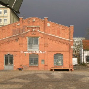 Blick auf altes Fabrikgebäude