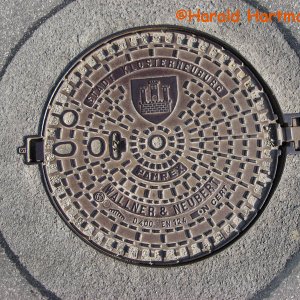 Medium 'Kanaldeckel Klosterneuburg' in der Kategorie 'Kanaldeckel, Schachtdeckel'