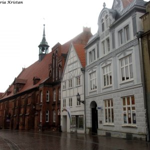 Wismar- Straße mit Heiligen-Geist-Kirche