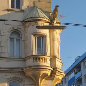 Der Hund am Turm -  Zur Schönbrunner Linie in Wien-Margareten