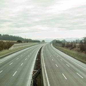 Die leere Autobahn
