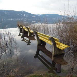 Bänke im Wörthersee